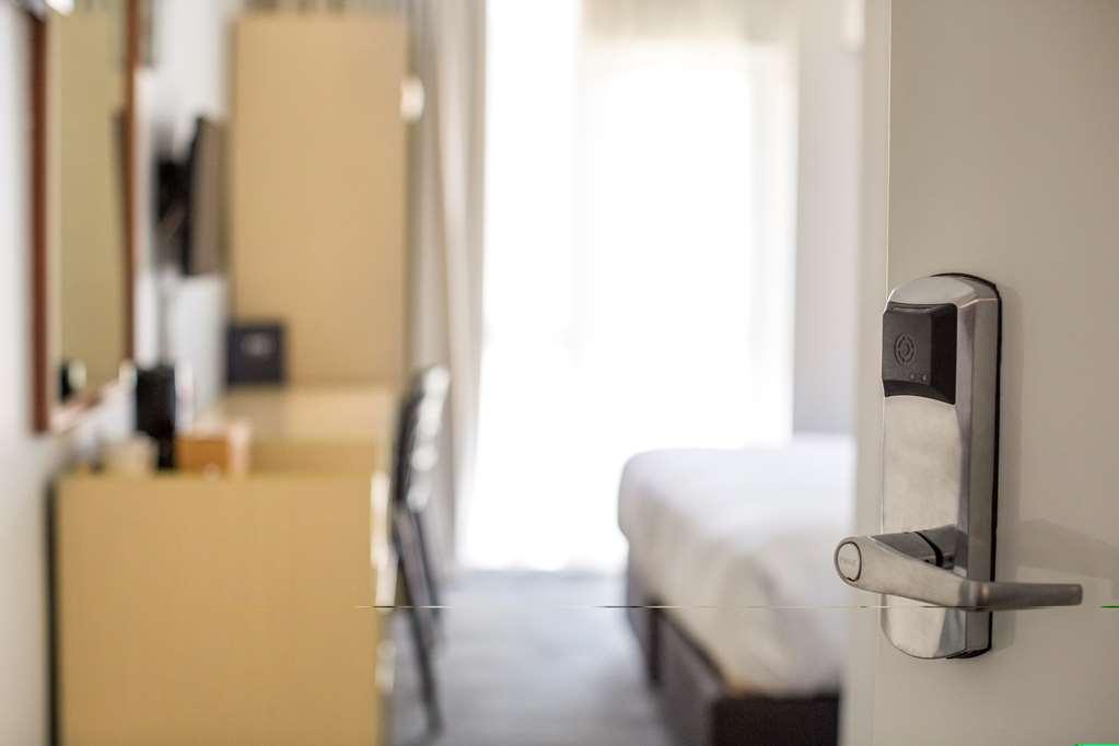 Nightcap At Coolaroo Hotel Room photo